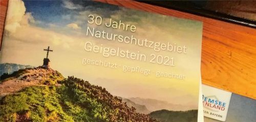 Für das Jubiläum 30 Jahre Naturschutzgebiet Geigelstein hat die Tourist-Info Aschau eine reich bebilderte Jubiläumsschrift herausgegeben, in der alles Wissenswerte zum Berg und zum Naturschutzgebiet zusammengetragen wurde.Foto Rehberg