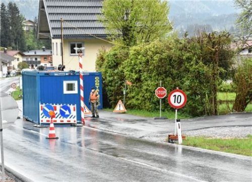 Ganz anders das Bild dann gestern am Grenzübergang Schleching. Dort hieß es jetzt doch „Freie Fahrt“ für den kleinen Grenzverkehr. Foto Wunderlich