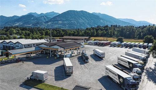 Großprojekt Autohof: In Raubling an der Autobahnausfahrt Reischenhart soll laut Dettendorfer in den nächsten fünf Jahren eine moderne Anlage inklusive umfangreicher Tankmöglichkeiten entstehen. Fotos RE