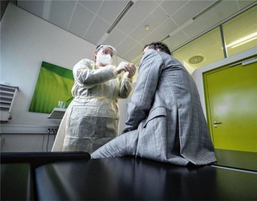 In der Region bieten Unternehmen nicht nur Selbsttests, sondern auch Schnelltests durch geschultes Personal an. Foto dpa