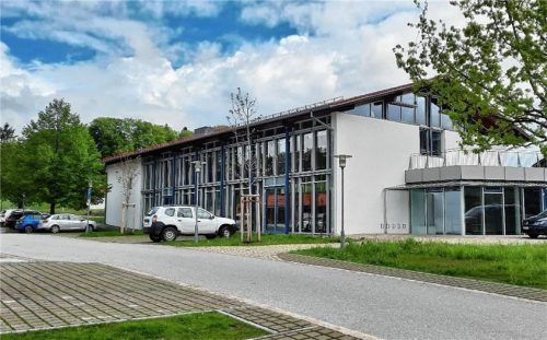 In der Samerberger Halle. finden coronabedingt im Moment auch die Sitzungen desGemeinderats statt. Foto Leitner