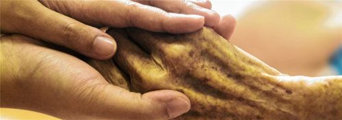 In guten Händen aufgehoben sein – das wünschen sich die Angehörigen von Pflegebedürftigen für ihre Liebsten.Foto Pixabay