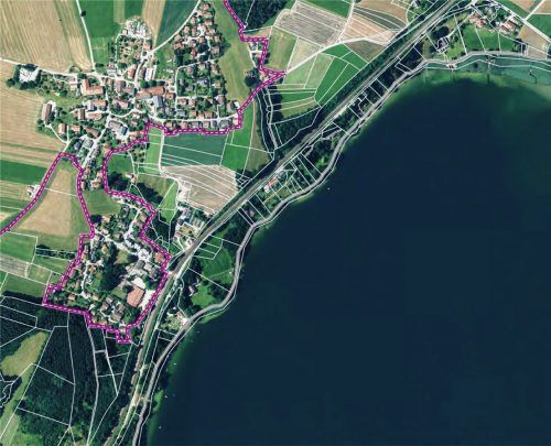 In Krottenmühl gibt es derzeit etliche Bauwünsche im Landschaftsschutzgebiet Simssee (innerhalb der violetten Linie). Der Gemeinderat würde manches gerne genehmigen, sucht jetzt eine Lösung mit dem Landratsamt. re