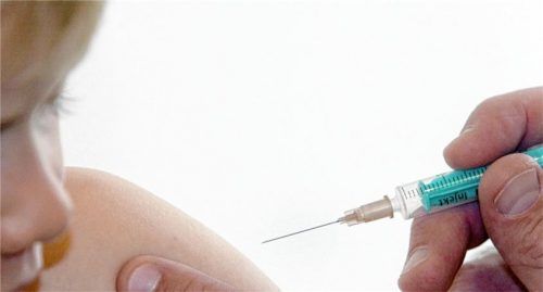 Kinder impfen oder nicht – das hängt aus Sicht von Medizinern vom Einzelfall ab. Foto dpa