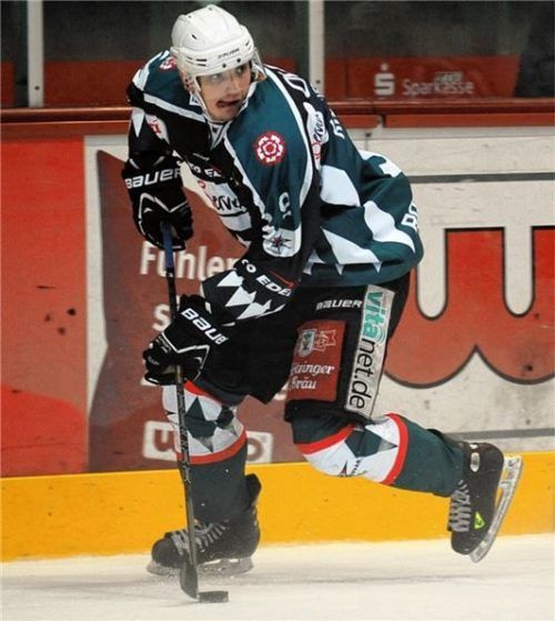 Maximilian Hofbauer spielt nach sechs Jahren wieder im Rosenheimer Dress.Foto Hans-Jürgen Ziegler