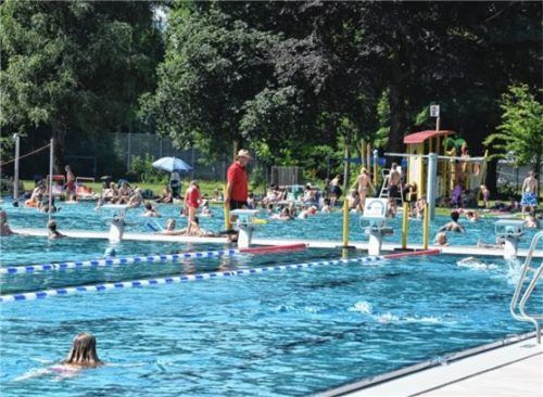 Mit einem Monat Verzögerung eröffnet am Samstag, 22. Mai, um 7.30 Uhr das Rosenheimer Freibad. Foto Schlecker