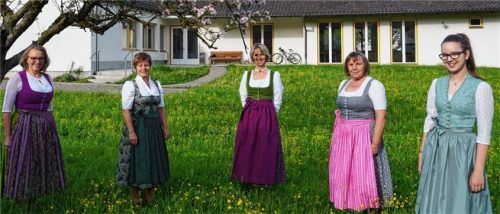 Nach ungewohnten Wahlen präsentiert sich der Vorstand der Frauengemeinschaft Flintsbach: (von links) Johanna Astner, Lisa Stocker, Christine Mayer, Martha Deininger und Julia KuhlmannFoto Steffenhagen