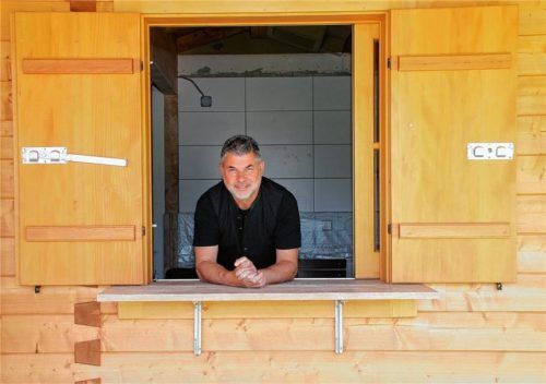 Sebastian Pyhrr ist der neue Pächter des Kiosks in den Samerberger Filzen. Ende Mai möchte er endlich eröffnen. Foto Reisner