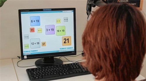 Tests am PC geben in der Gedächtnissprechstunde Aufschluss über die Leistungsfähigkeit des Gehirns. Foto Inn-Salzach-Klinikum