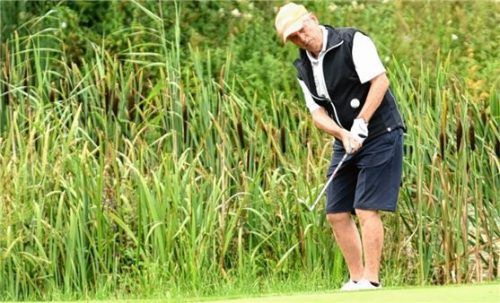 Wenn es die Zeit erlaubt, ist Giorgio Dander selbst auf dem Platz unterwegs. Foto  Hans-Jürgen Ziegler