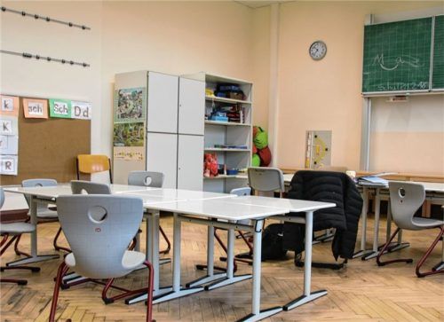 Wenn sich leere Klassenräume demnächst wieder füllen, sollen die Schulen nach Möglichkeit jene Lerndefizite ausgleichen, die sich für die Schüler während des Wechsel- und Distanzunterrichts ergeben haben.Foto  Kirschner