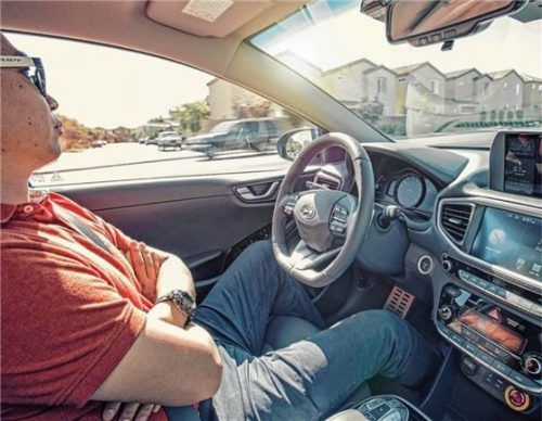 Zurücklehnen und gefahren werden. Foto Auto-Medienportal.Net/Bosc