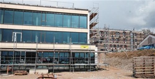 Zwei Versicherungsabschlüsse für den Klinikneubau in Wasserburg beschäftigen den Bezirk.Foto Hadesrebck