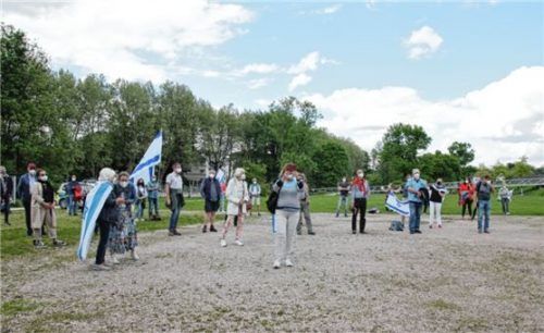 Zwischen 80 und 100 Teilnehmer nehmen an der Kundgebung teil. Fotos Kirschner
