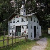 53-jährige Wanderin tot aufgefunden Bauernhausmuseum startet in die Saison Neuer Jägerchef für Oberbayern Heumahd bis in die späten Abendstunden Tierquäler schießt auf Katze Auto stößt mit Zug zusammen
