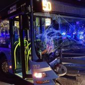 BMW rammt Linienbus