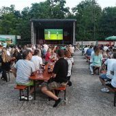 Trotz 0:1-Niederlage gegen Frankreich: Fußball-Fans aus der Region feiern mit Abstand beim Public Viewing