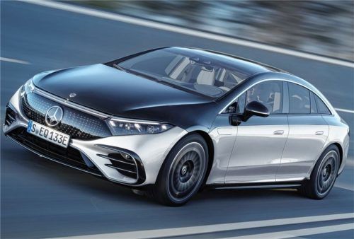 Als enger Verwandter des GLA bringt der EQA alle begeisternden Eigenschaften dieses Fahrzeugs mit und kombiniert sie mit einem effizienten Elektroantrieb. Foto daimler ag