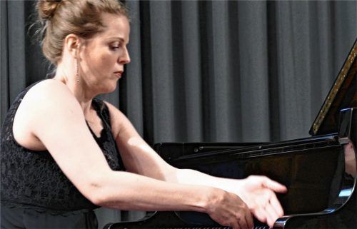 Auch mit repetitiven Techniken erzeugte Carolin Danner Klang.Foto  Janka