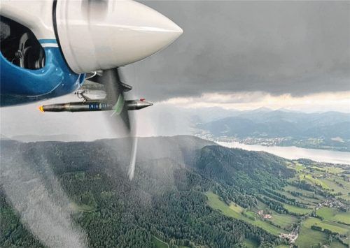 Auch über die Berge fliegen die Rosenheimer Hagelflieger, um Wolken mit Silberjodid gegen Hagel zu impfen. Foto VOgl/LRA