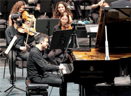 „Beethoven goes Jazz“: Chris Gall auf der Bühne im Großen Festspielhaus in Salzburg.Foto  Lüers