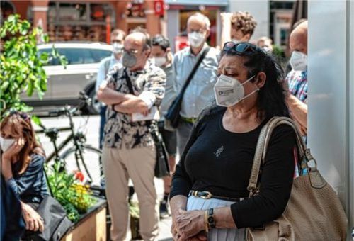 Carmen Kaufmann, die Witwe von Franz Gory Kaufmann, war zutiefst berührt von der Verlegung.