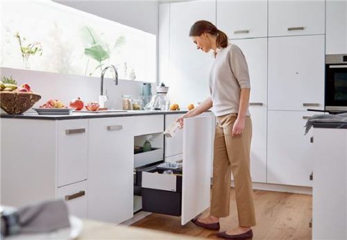 Das neue Abfallsystem „Select II“ von Blanco bietet erhöhten Komfort und ein modernes Design mit hochwertigen Aluminium-Elementen. Foto epr/BLANCO