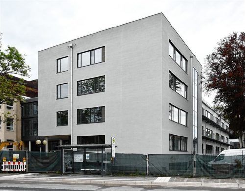 Das Rosenheimer Karolinen-Gymnasium: Die Nutzungsaufnahme des Neubaus ist für den Schulstart nach den Sommerferien 2021 vorgesehen. Foto Schlecker