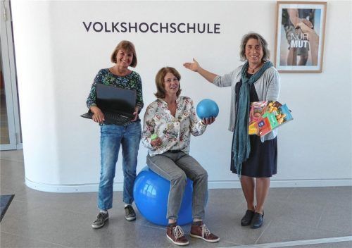 Das Team der Volkshochschule Kolbermoor freut sich auf die Kursteilnehmer (von links): Birgit Margreiter, Monika Hofmann und VHS-Leiterin Ulrike Sinzinger. Foto R iediger