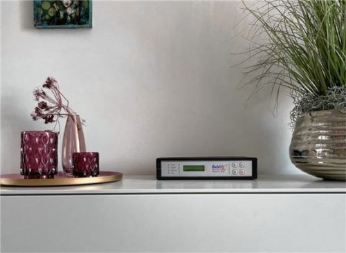 Dass Einbrüche trotz Ausgangsbeschränkungen weiterhin vorkommen, zeigt, dass Sicherheitssysteme für Haus und Wohnung nie an Notwendigkeit verlieren. Beispielsweise die Alarmanlage von Bublitz, welche die Raumluft (Resonanzfrequenz) misst und bei kleinsten Änderungen sofort Alarm schlägt. Foto epr/Bublitz Alarmanlagen