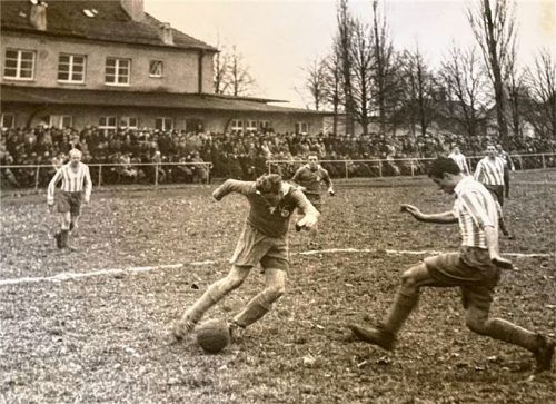 Der TuS Raubling lockte schon früh wieder viele Zuschauer auf den Fußballplatz. 1951 schaffte man den Sprung in die Kreisliga. Foto Franz Ruprecht/Archiv Raphael Pszolla