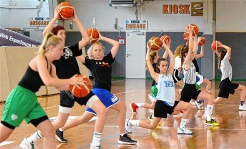 Der weibliche Basketball-Nachwuchs kann endlich wieder in der Halle trainieren und hat große Ziele.Foto Gabi Hörndl