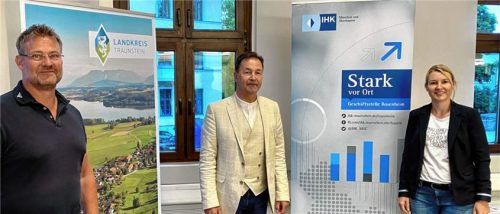 Die Ausschussmitglieder stimmten neben Nikolaus Binder (Mitte) außerdem für Thomas Eberl und Anna Marx als dessen Stellvertreter. Foto RE