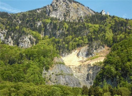 Die Erweiterung des Nußdorfer Steinbruchs am Heuberg beschäftigt mittlerweile den Landtag. Foto Steffenhagen