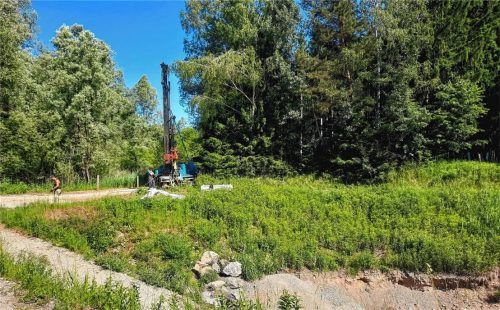 Die Grundwasserbohrung in Natzing – die Ergebnisse werden in den kommenden Wochen bekannt Foto Gemeinde Eggstätt