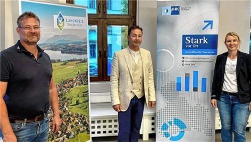 Die neue Spitze des IHK-Regionalausschusses Traunstein: (von links) Thomas Eberl, Nikolaus Binder, Anna Marx. Foto IHK