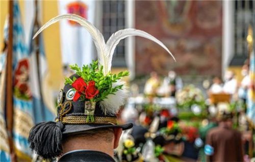 Die Trachtenhüte waren schön geschmückt.