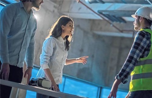 Diskussion um Unterlagen: Viele Baufirmen geben wichtige Daten und Informationen nicht heraus.Foto  panthermedia/shock