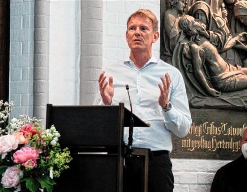 Dr. Jens Deerberg-Wittram bei seiner Kanzelrede in der Erlöserkirche. Foto Reisner