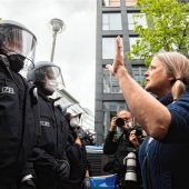 Corona vertieft die Gräben