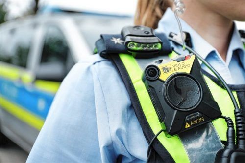 Eine sogenannte Bodycam hatte den Polizeieinsatz am 23. August im Bereich der Finsterwalderstraße in Rosenheim aufgezeichnet. Foto dpa