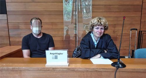 Freispruch: Sebastian M. muss nicht hinter Gitter, seine Verteidigerin Iris Stuff äußerte sich zufrieden. Foto Weiser