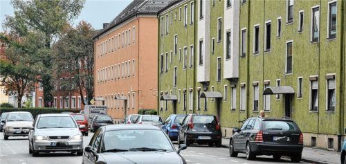 Für Mieter und Vermieter soll es künftig Pflicht werden, für die Erstellung der örtlichen Mietspiegel Auskunft über Miete und Merkmale der Wohnung zu geben. Auf dem Bild zu sehen sind Wohnungen in der Hubertusstraße. Foto Schlecker