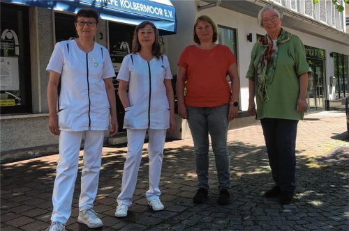 Im Einsatz für die Nachbarschaftshilfe Kolbermoor: (von links) Irmengard Oeßwein (Pflegefachkraft), Natalja Krause (Pflegedienstleitung), Geschäftsführerin Gertraud Schiffer und Gabriele Endter (Vorstandsmitglied). Foto Weinzierl