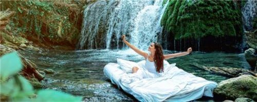 Im Frühsommer bietet es sich an, die Bettdecke zu reinigen. Foto Traumina/akz-o