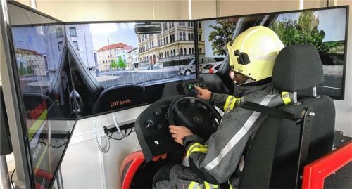 Keine Gefahren für andere Verkehrsteilnehmer gibt’s beim Training der Feuerwehr im Einsatzfahrten-Simulator. Foto re