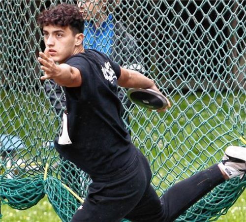 Lais Deppermann siegte in Erding im Kugelstoßen und wurde Zweiter im U18-Diskuswurf.Foto Ludwig Stuffer