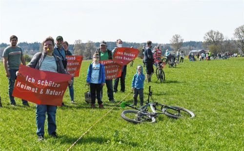 Lautstark haben Ende April mehr als 4000 Menschen in der Region gegen die geplante Trasse des Brenner-Nordzulaufs protestiert. Foto dpa