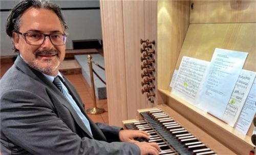 Ludwig Ruckdeschel beendete die Corona-Pause beim Kolbermoorer Orgelmittwoch. Foto Janka