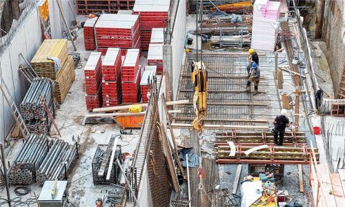 Materialengpässe, saftige Preiserhöhungen und Lieferschwierigkeiten belasten aktuell bei vielen Bau- und Handwerksbetrieben in der Region die termingerechte Auftragsabwicklung. Experten befürchten deshalb trotz boomender Konjunktur Kurzarbeit oder sogar Insolvenzen. Fotos Michael Schuhmann